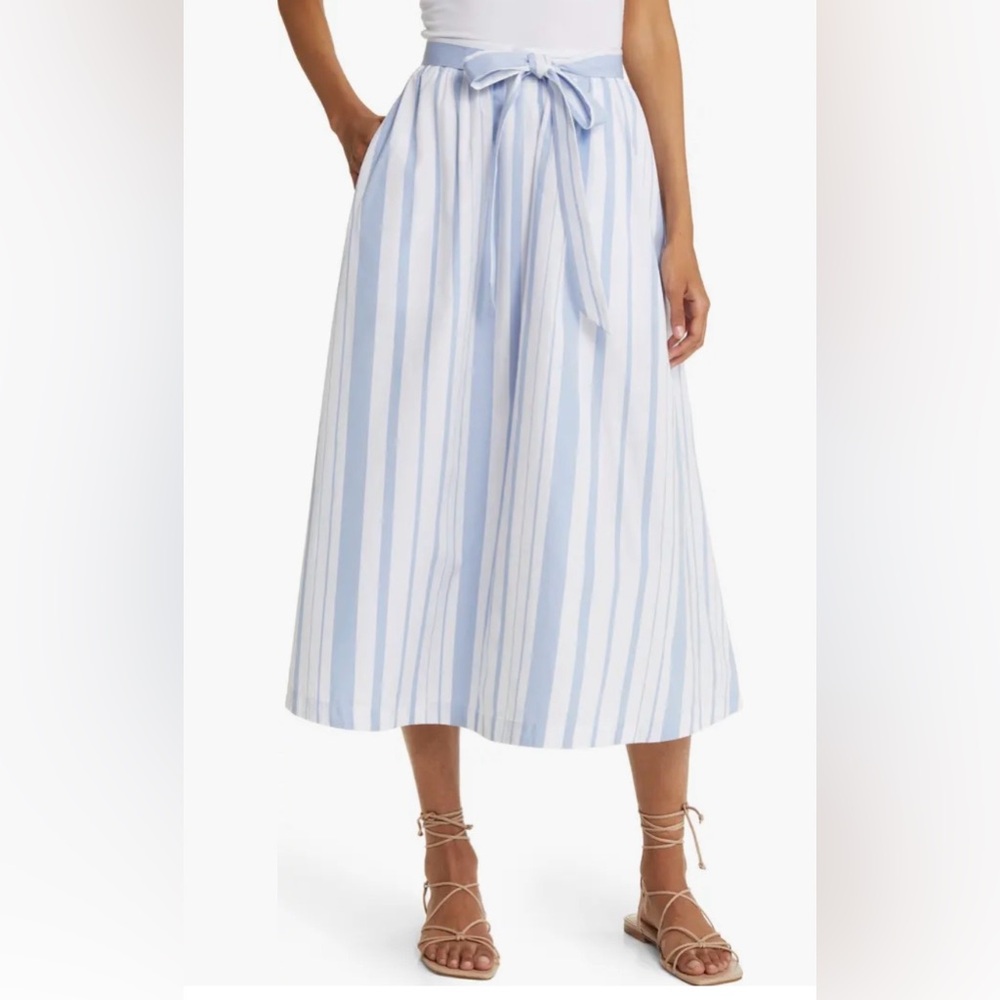 Nordstrom Signature Variegated Blue and White Striped Poplin Skirt with Pockets